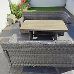 4 Bed Modern Spacious House South