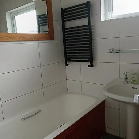 4 Bed Modern Spacious House South بيت للعطل