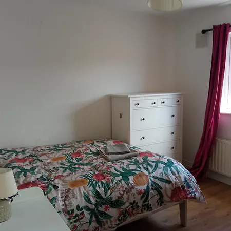 4 Bed Modern Spacious In South * Dublin