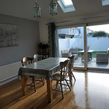 4 Bed Modern Spacious In South *