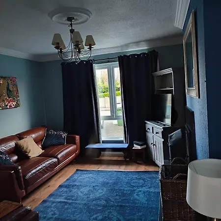4 Bed Modern Spacious In South Prázdninový dům *