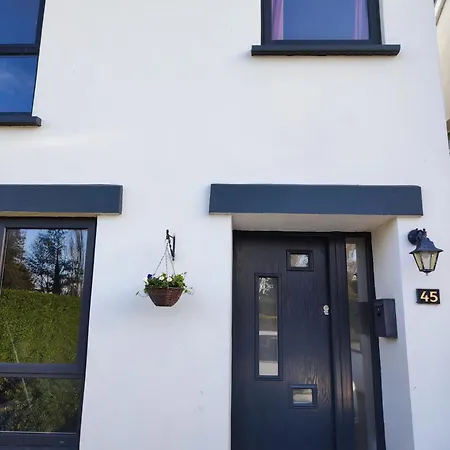 4 Bed Modern Spacious In South Prázdninový dům