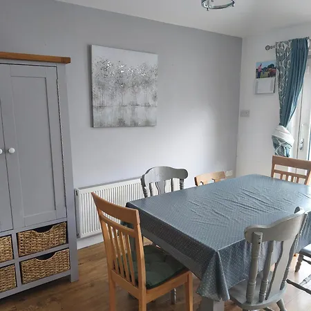4 Bed Modern Spacious In South Prázdninový dům